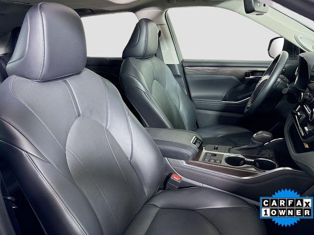 2023 Toyota Highlander Vehicle Photo in Puyallup, WA 98371