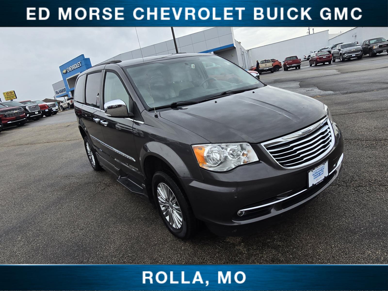 2016 Chrysler Town & Country Vehicle Photo in Rolla, MO 65401