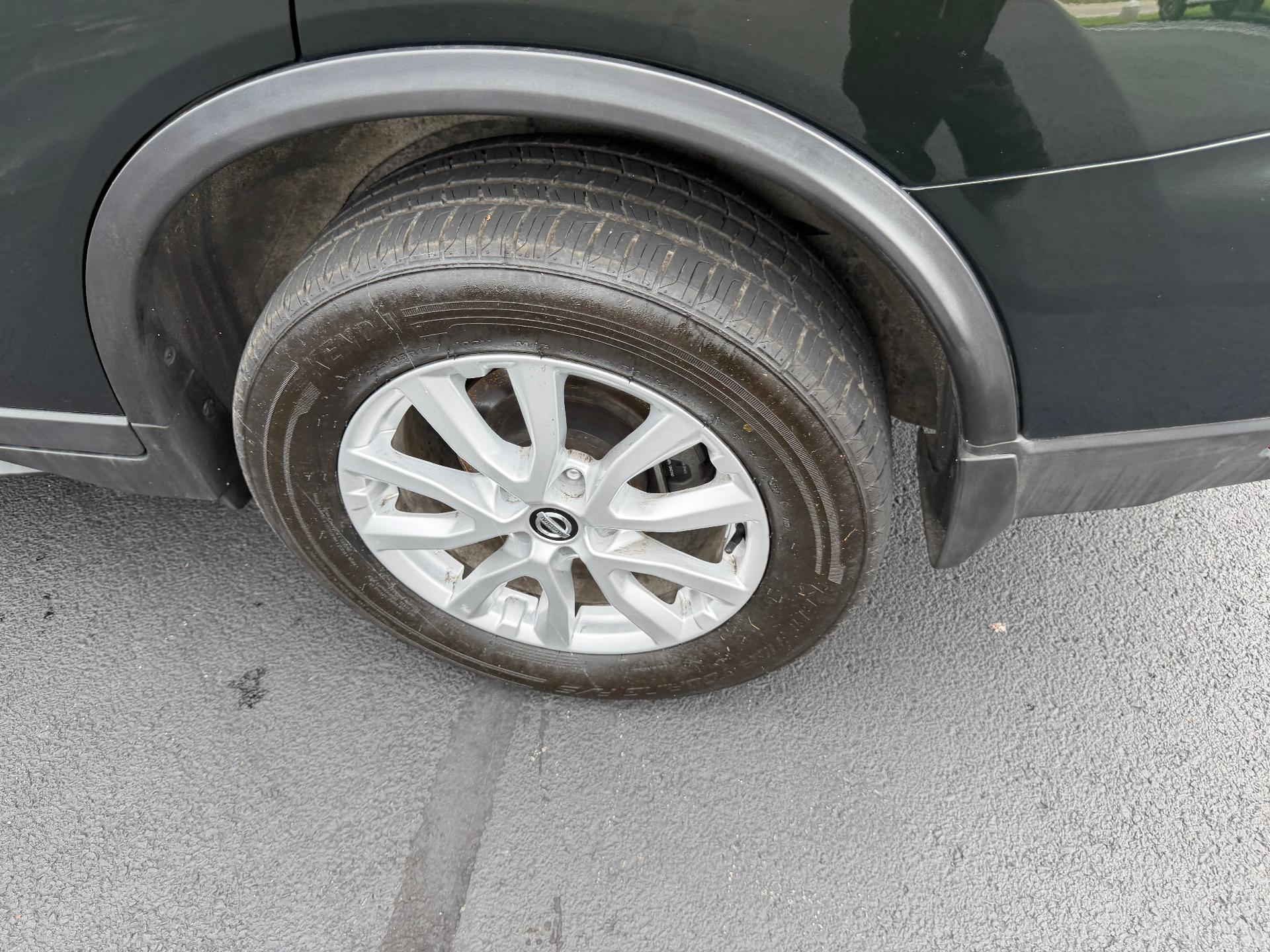 2019 Nissan Rogue photo 12 of 36