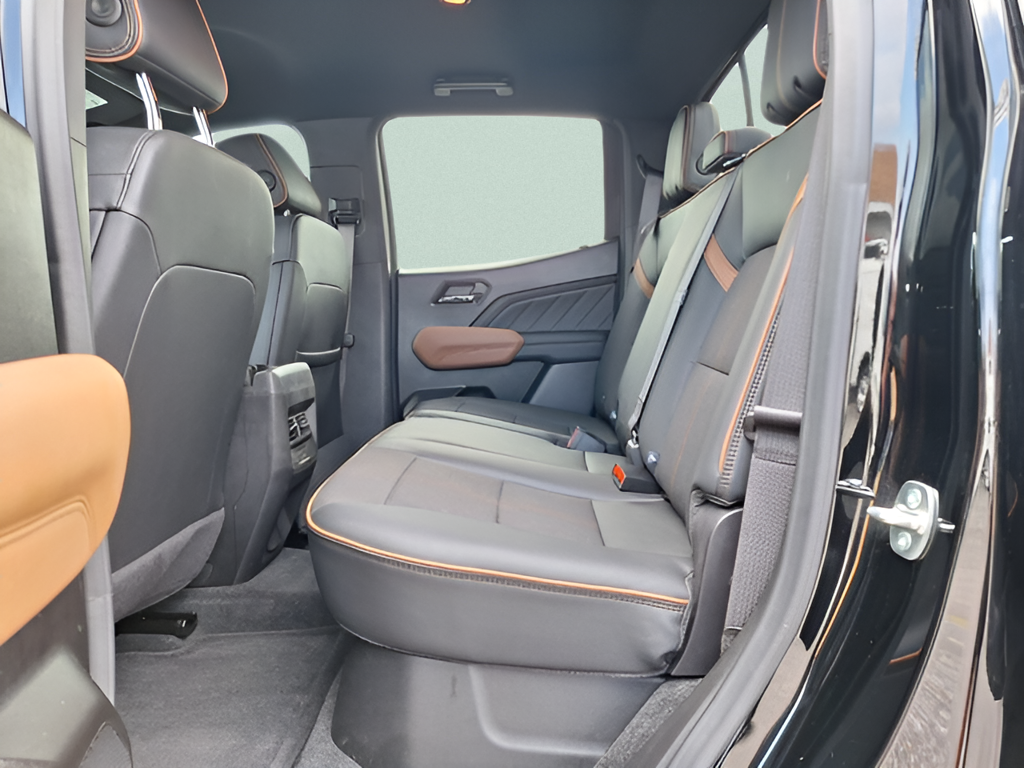 2024 GMC Canyon photo 11 of 30