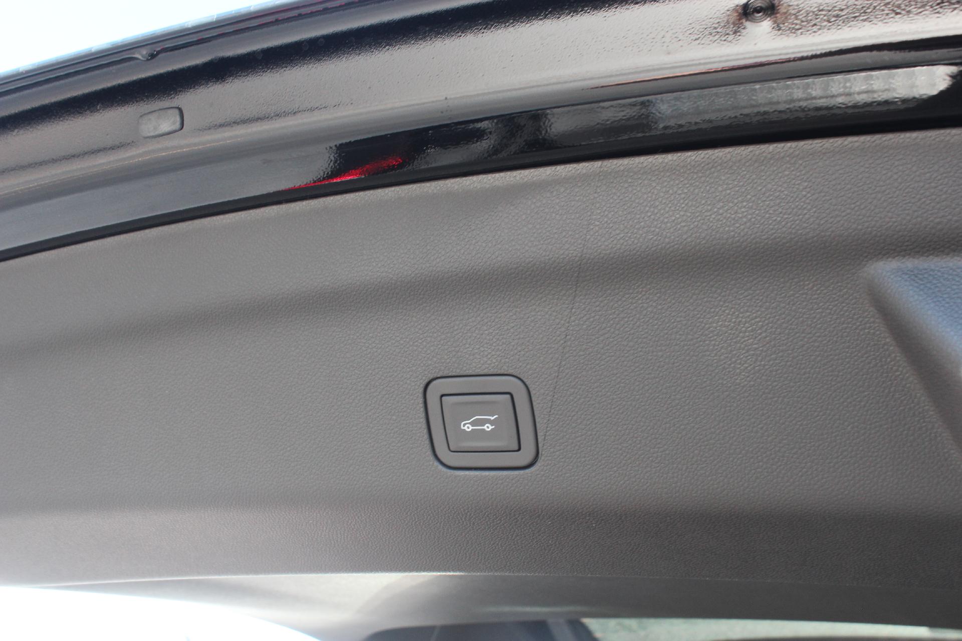 2026 GMC Yukon XL Vehicle Photo in AURORA, CO 80012-4011