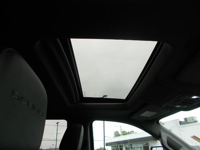 2021 GMC Sierra 2500 HD Vehicle Photo in LOWELL, MA 01852-4336