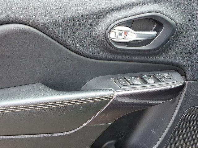 2017 Jeep Cherokee Vehicle Photo in DANBURY, CT 06810-5034