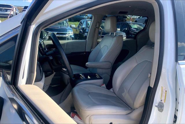 2021 Chrysler Voyager Vehicle Photo in KANSAS CITY, MO 64114-4502