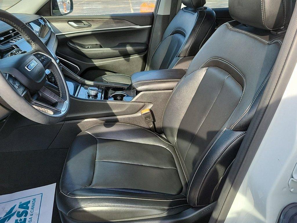 2022 Jeep Grand Cherokee 4xe Vehicle Photo in Cedar Rapids, IA 52402