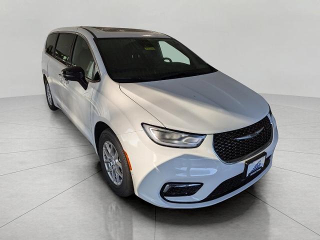 2025 Chrysler Pacifica Vehicle Photo in Neenah, WI 54956