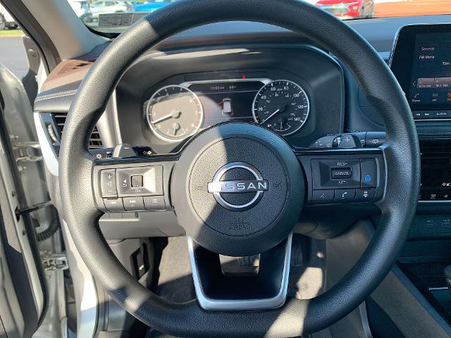 2022 Nissan Rogue Vehicle Photo in MOON TOWNSHIP, PA 15108-2571