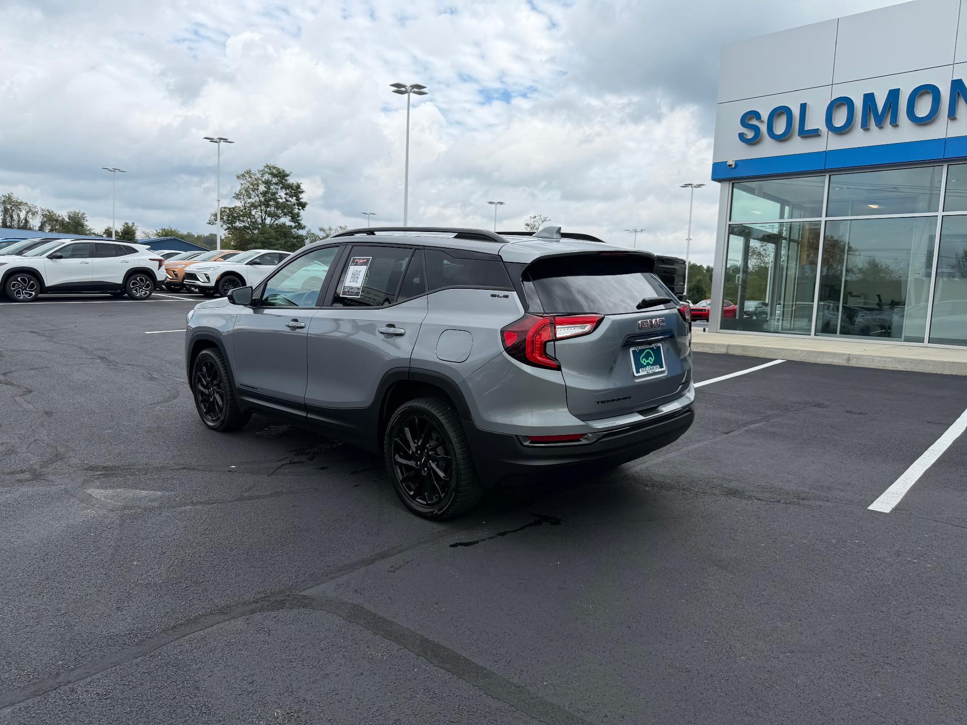 2024 GMC Terrain photo 4 of 36