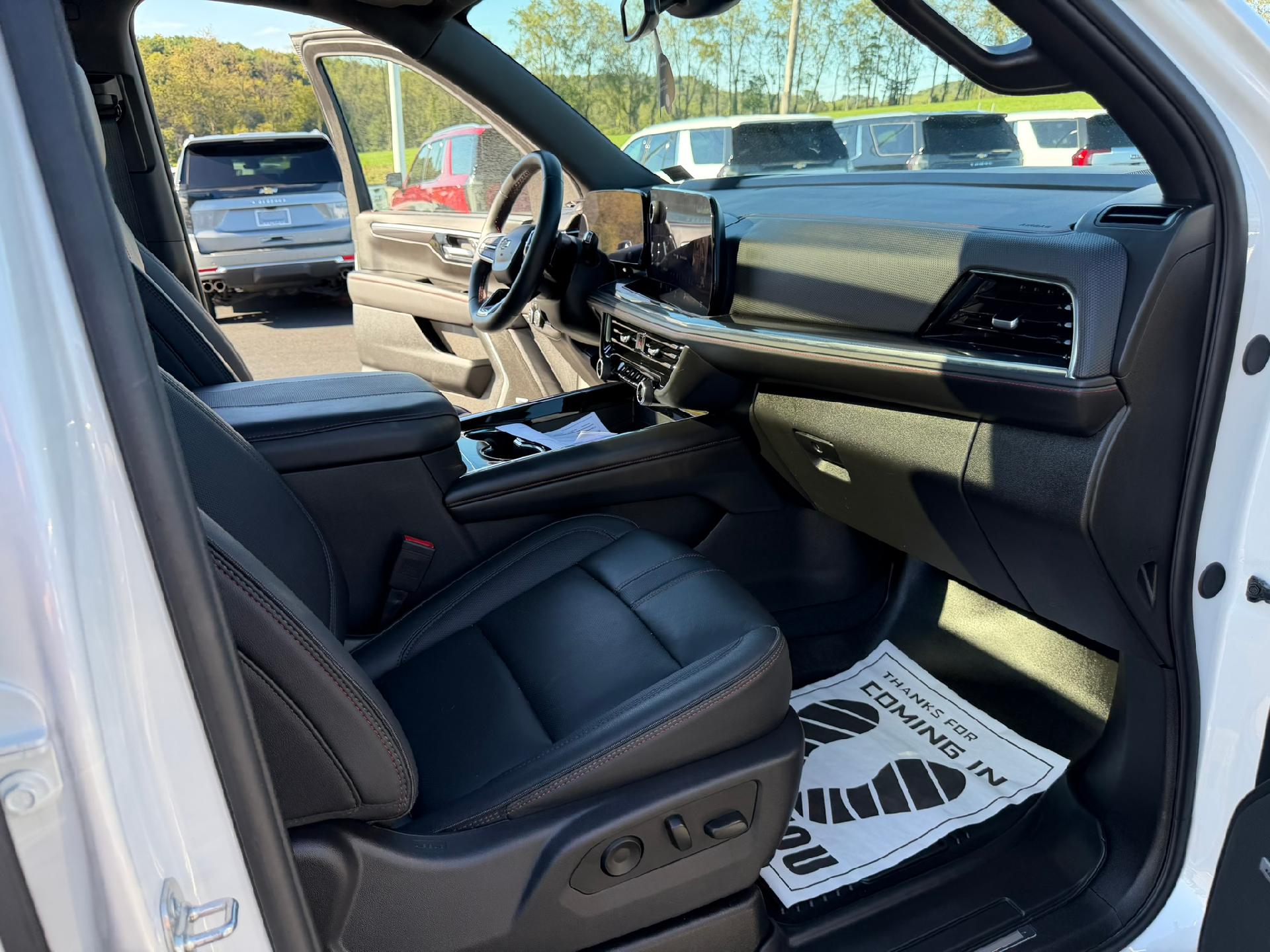 2025 Chevrolet Tahoe photo 36 of 40