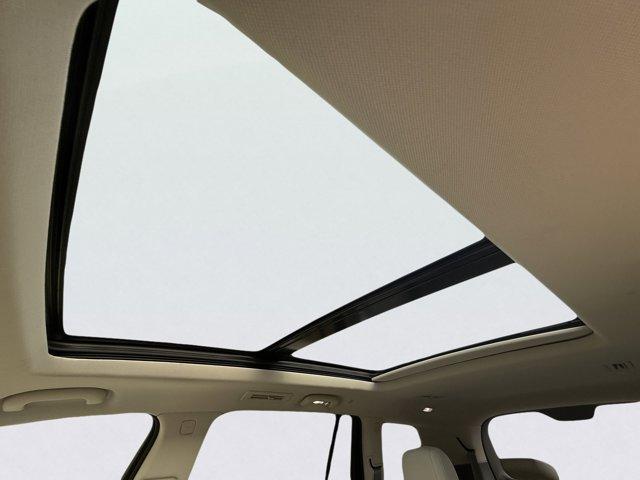 2025 Cadillac XT6 Vehicle Photo in LEOMINSTER, MA 01453-2952