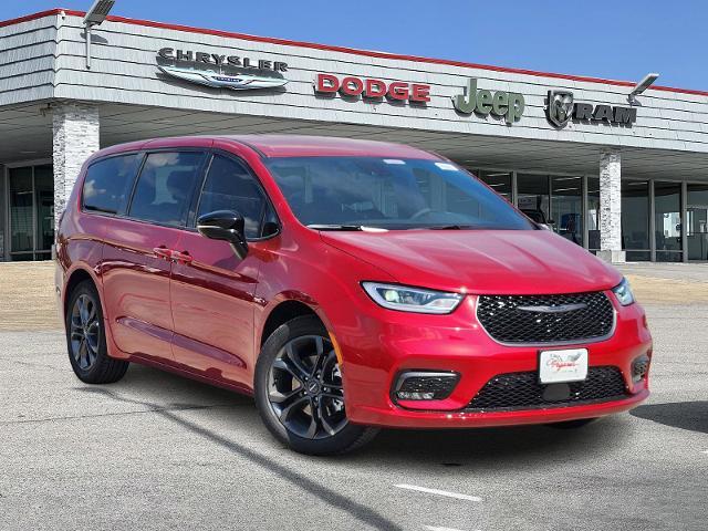 2026 Chrysler Pacifica Vehicle Photo in Ennis, TX 75119-5114