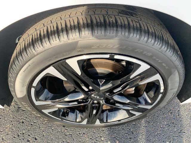 2024 Kia K5 Vehicle Photo in MOON TOWNSHIP, PA 15108-2571
