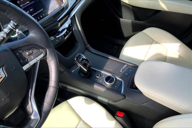 2024 Cadillac XT6 Vehicle Photo in TOPEKA, KS 66609-0000