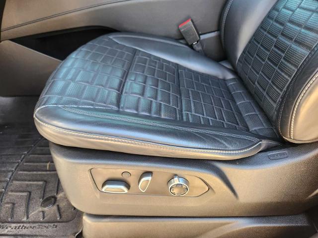 2022 Cadillac Escalade ESV Vehicle Photo in DENTON, TX 76210-9321