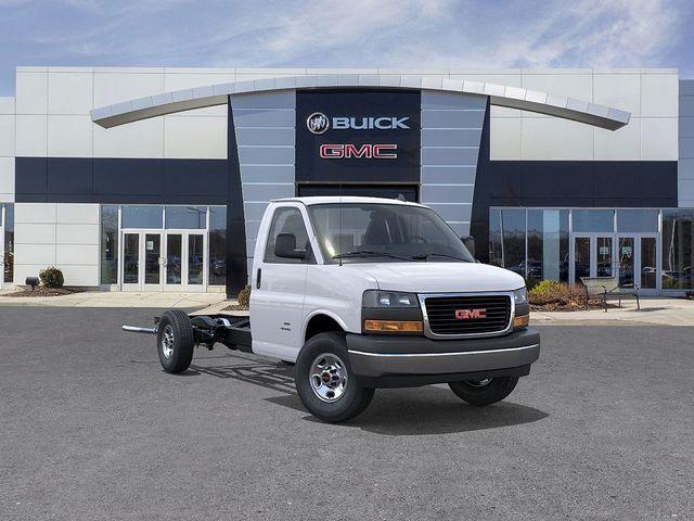 2025 GMC Savana Cutaway 3500 Vehicle Photo in DANBURY, CT 06810-5034