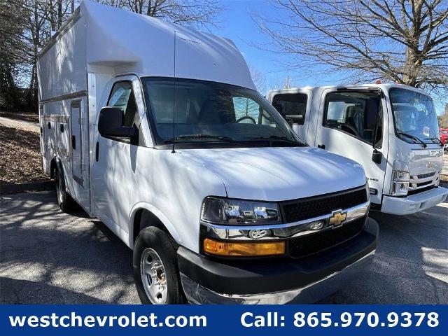 2025 Chevrolet Express Cutaway 3500 Vehicle Photo in ALCOA, TN 37701-3235