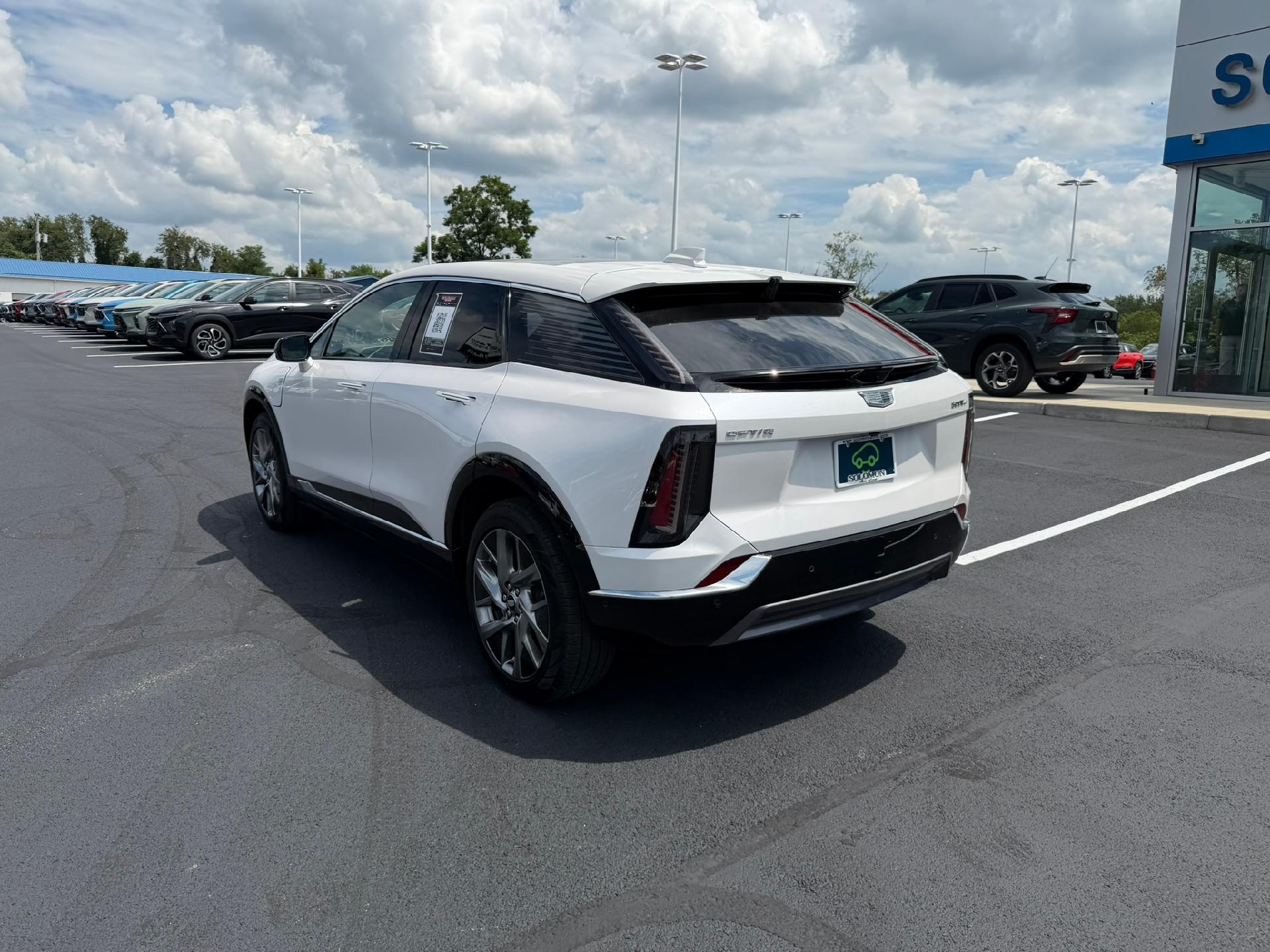 2025 Cadillac OPTIQ Luxury 1 - 3