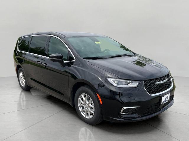 2025 Chrysler Pacifica Vehicle Photo in Neenah, WI 54956