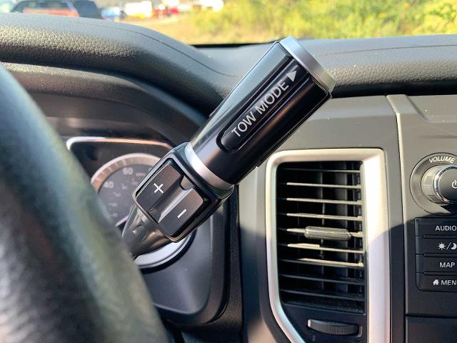 2019 Nissan Titan Vehicle Photo in MOON TOWNSHIP, PA 15108-2571