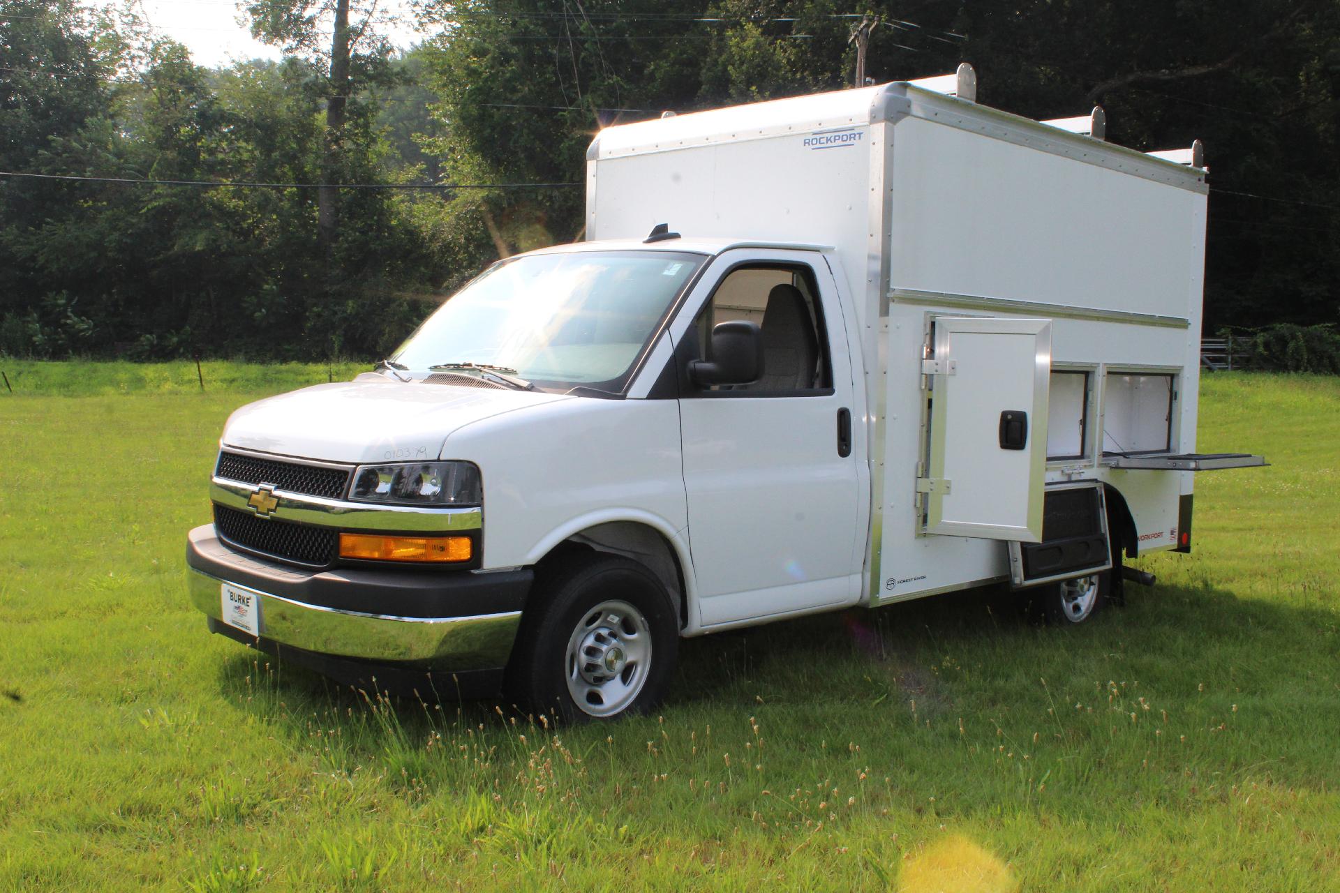 2025 Chevrolet Express Cutaway 3500 Vehicle Photo in NORTHAMPTON, MA 01060-1120