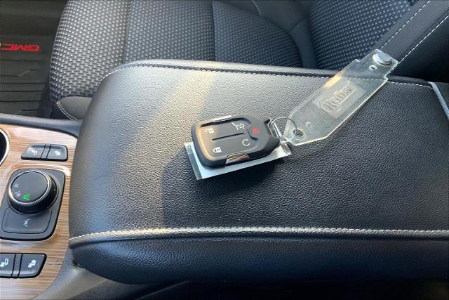 2023 GMC Acadia Vehicle Photo in TOPEKA, KS 66609-0000