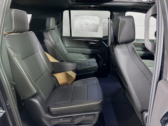 2025 Chevrolet Suburban Vehicle Photo in PUYALLUP, WA 98371-4149