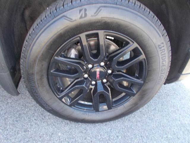 2024 GMC Sierra 1500 Vehicle Photo in LOWELL, MA 01852-4336