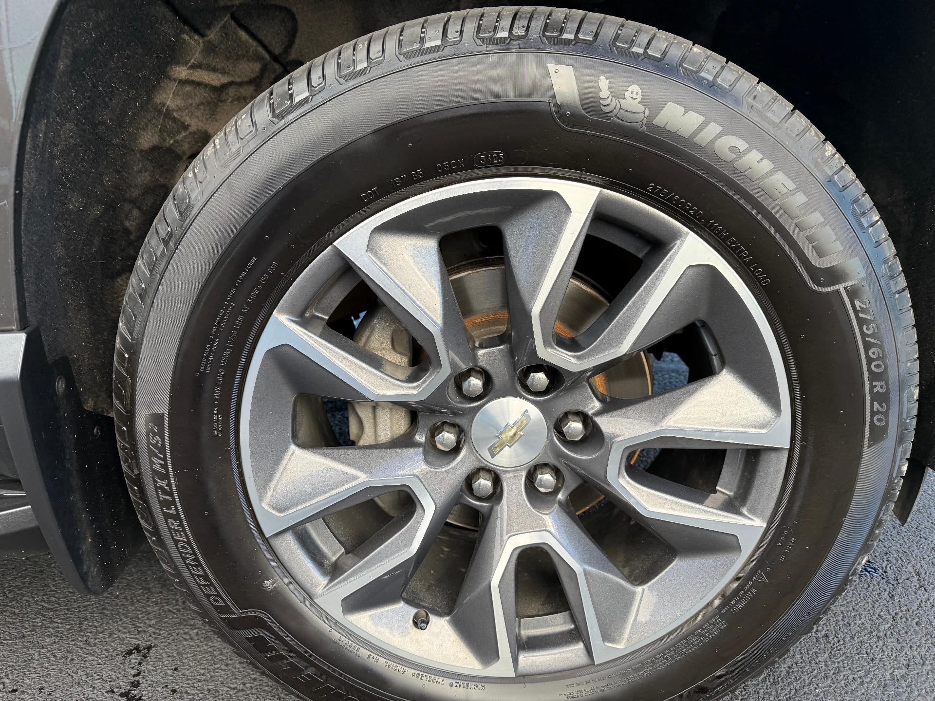 2021 Chevrolet Suburban photo 12 of 27