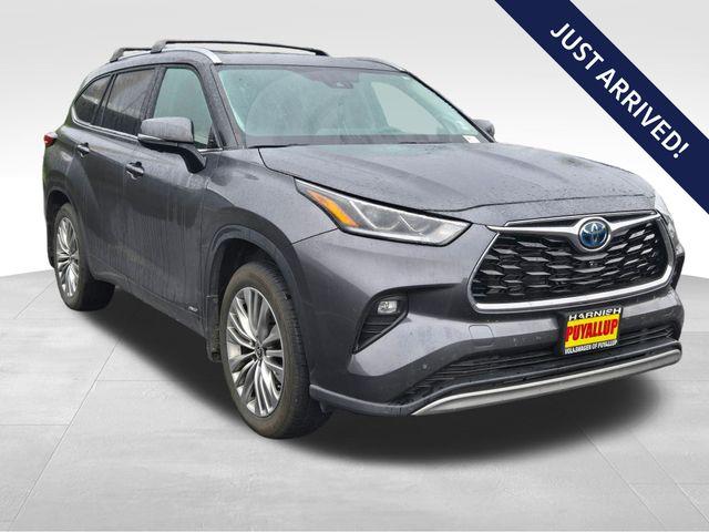 2023 Toyota Highlander Vehicle Photo in Puyallup, WA 98371