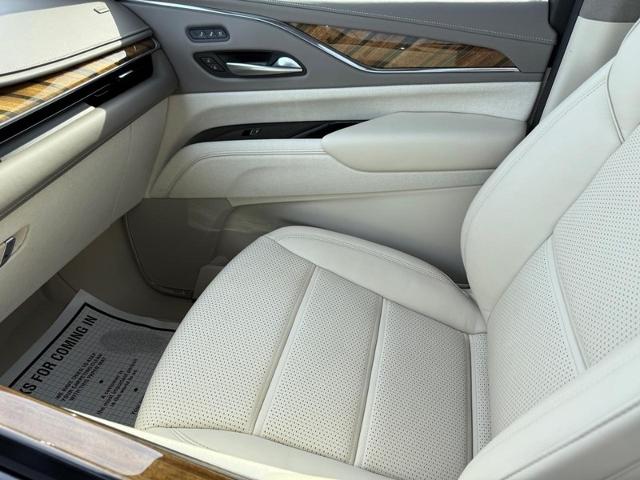 2023 Cadillac Escalade ESV Vehicle Photo in COLUMBIA, MO 65203-3903