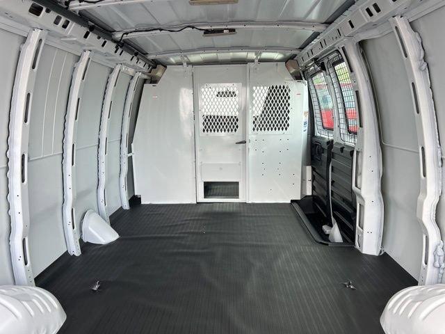 2025 Chevrolet Express Cargo 2500 Vehicle Photo in SAINT CLAIRSVILLE, OH 43950-8512