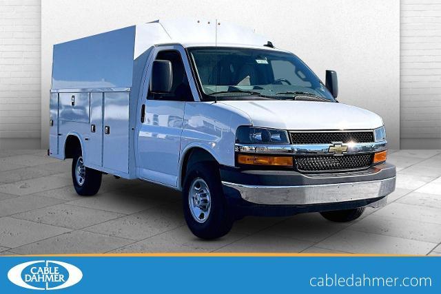 2025 Chevrolet Express Commercial Cutaway Vehicle Photo in TOPEKA, KS 66609-0000