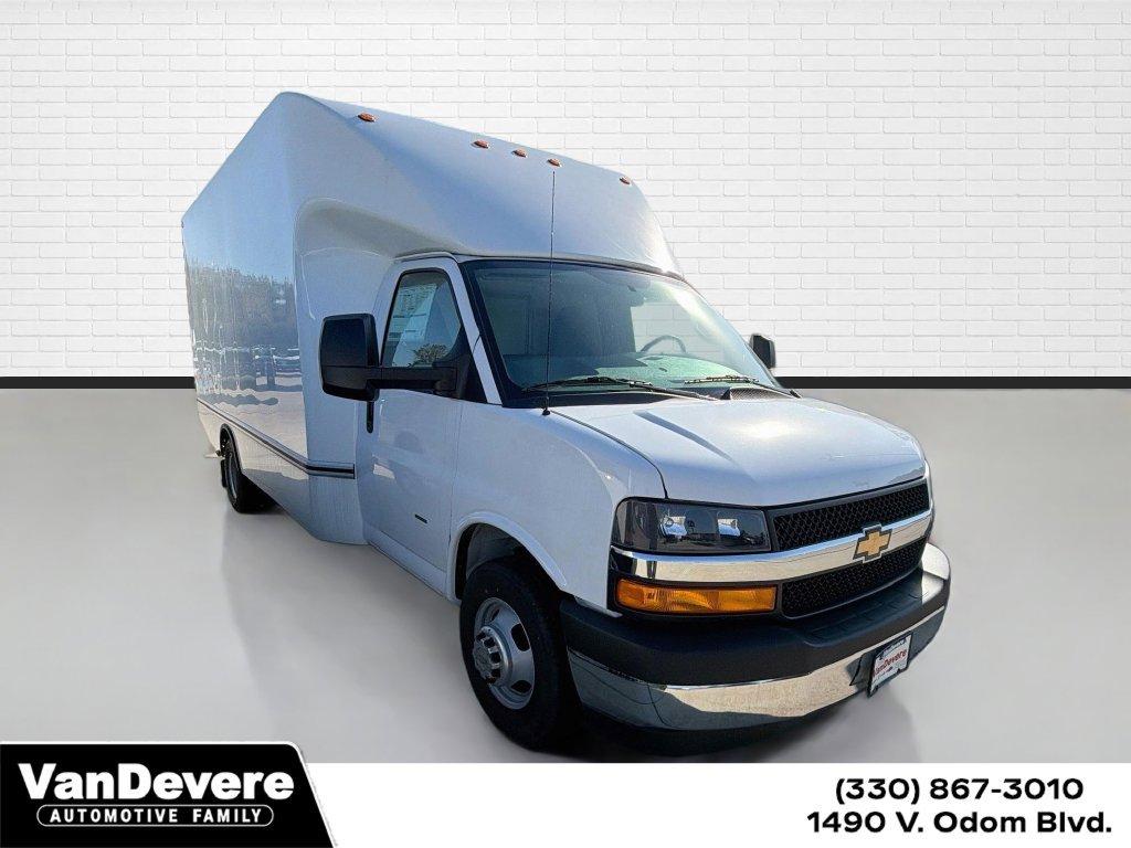 2026 Chevrolet Express Cutaway 3500 Vehicle Photo in AKRON, OH 44320-4088