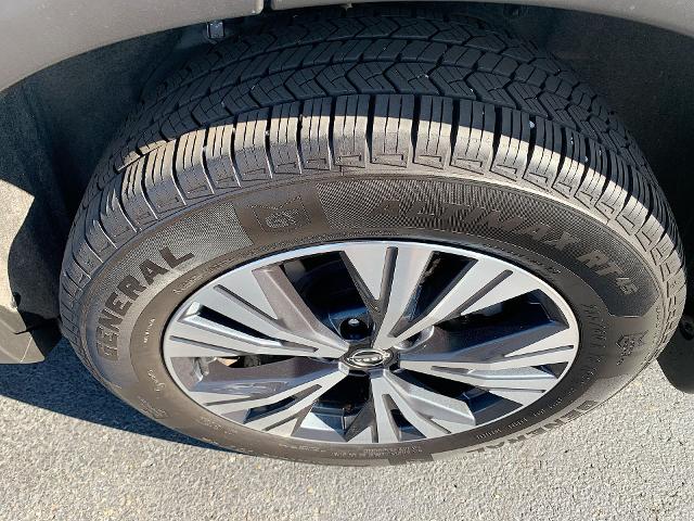 2022 Nissan Rogue Vehicle Photo in MOON TOWNSHIP, PA 15108-2571
