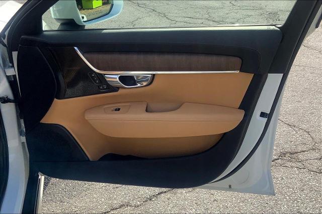 2025 Volvo V90 Cross Country Vehicle Photo in KANSAS CITY, MO 64114-4545