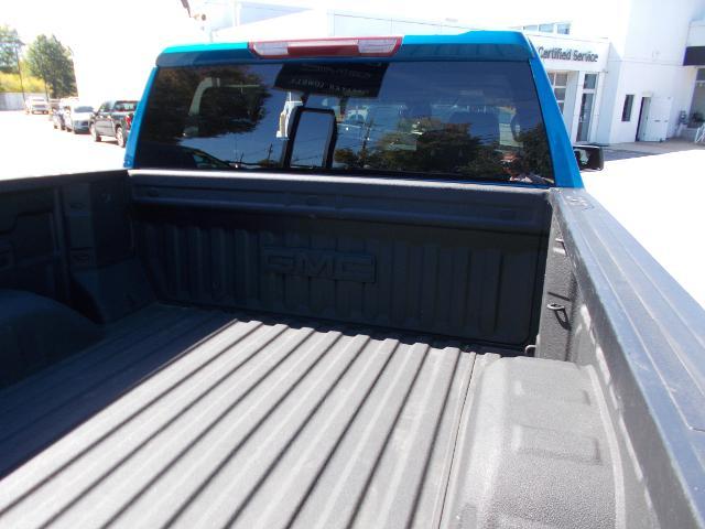 2022 GMC Sierra 1500 Vehicle Photo in LOWELL, MA 01852-4336