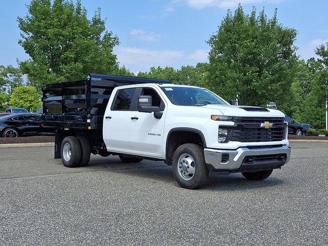 2025 Chevrolet Silverado 3500 HD Chassis Cab Vehicle Photo in DANBURY, CT 06810-5034