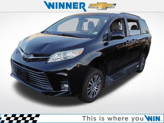 2019 Toyota Sienna Vehicle Photo in WILMINGTON, DE 19806-2494
