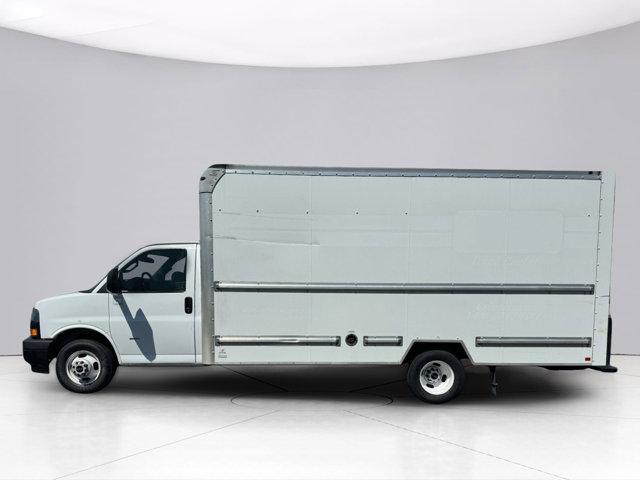 2019 GMC Savana Cutaway 3500 Vehicle Photo in LEOMINSTER, MA 01453-2952