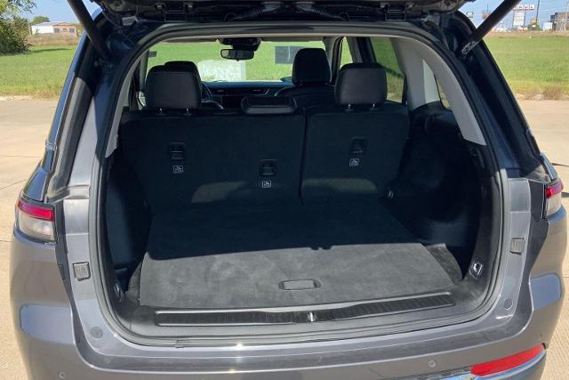 2022 Jeep Grand Cherokee Vehicle Photo in TOPEKA, KS 66609-0000