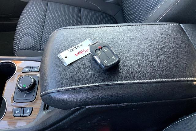 2022 GMC Acadia Vehicle Photo in TOPEKA, KS 66609-0000