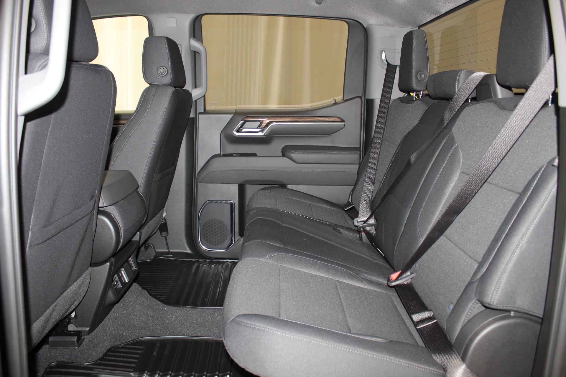 2025 Chevrolet Silverado 1500 Vehicle Photo in NORTHAMPTON, MA 01060-1120
