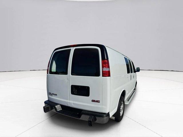 2023 GMC Savana Cargo Van Vehicle Photo in LEOMINSTER, MA 01453-2952