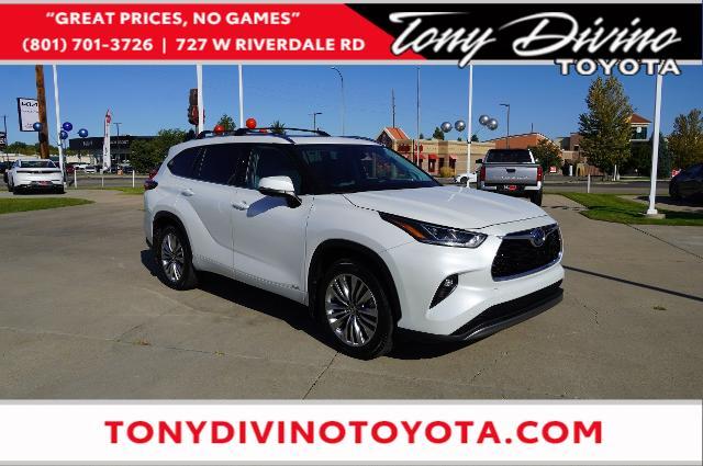 2024 Toyota Highlander Vehicle Photo in Riverdale, UT 84405