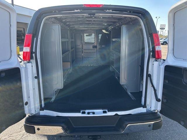 2025 GMC Savana Cargo 3500 Vehicle Photo in SAINT CLAIRSVILLE, OH 43950-8512
