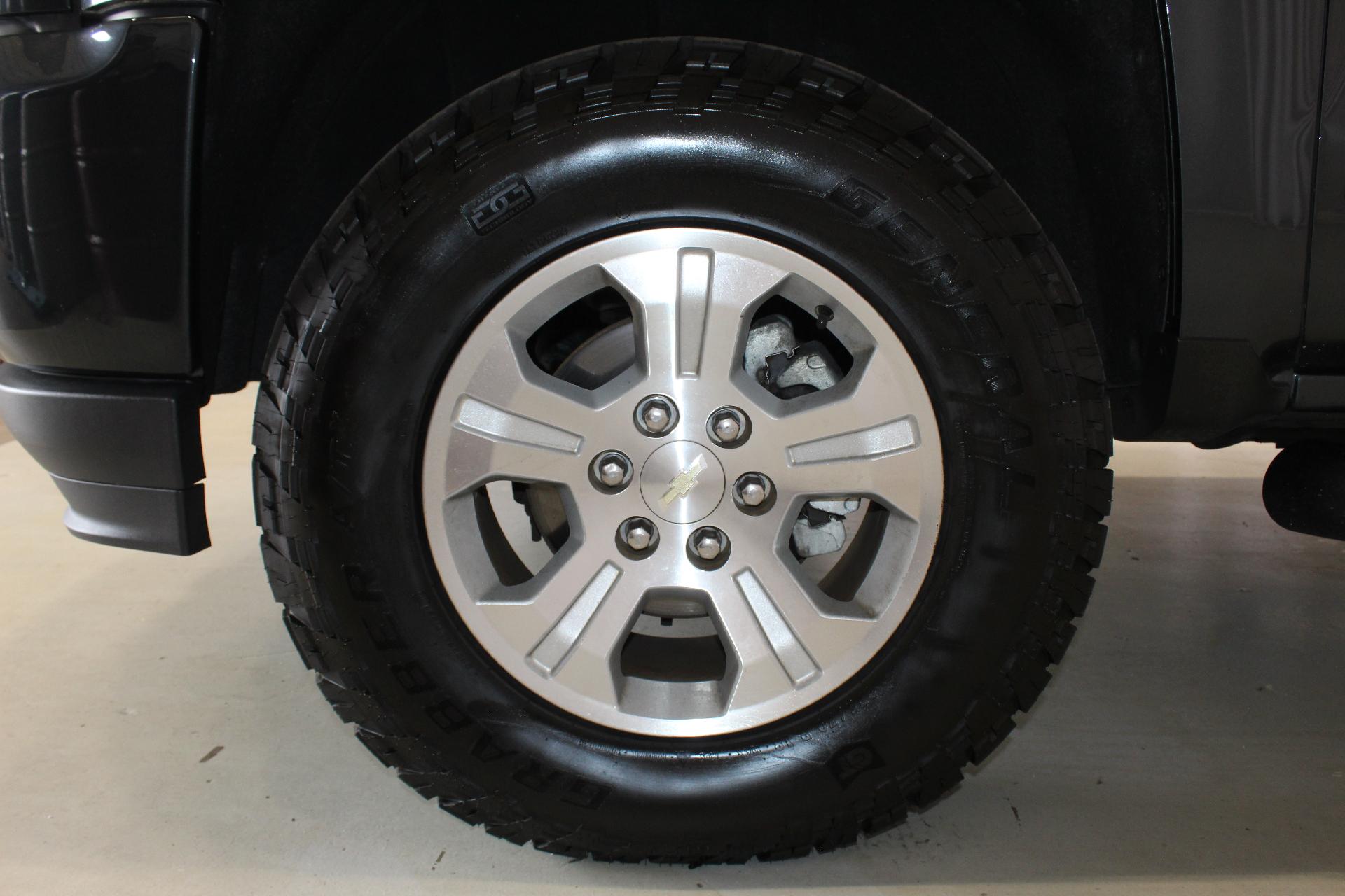 2017 Chevrolet Silverado 1500 Vehicle Photo in NORTHAMPTON, MA 01060-1120