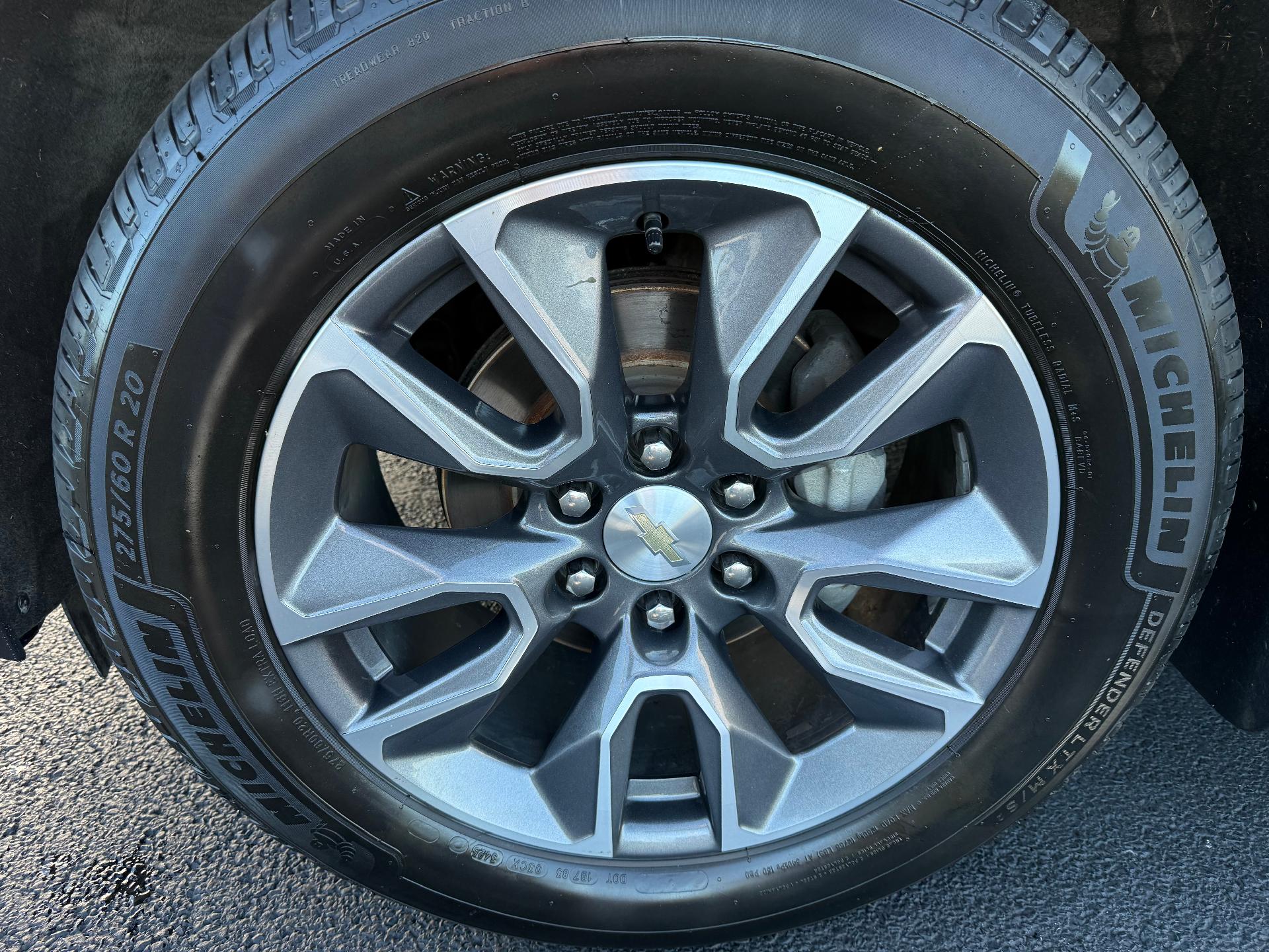 2021 Chevrolet Suburban photo 9 of 27