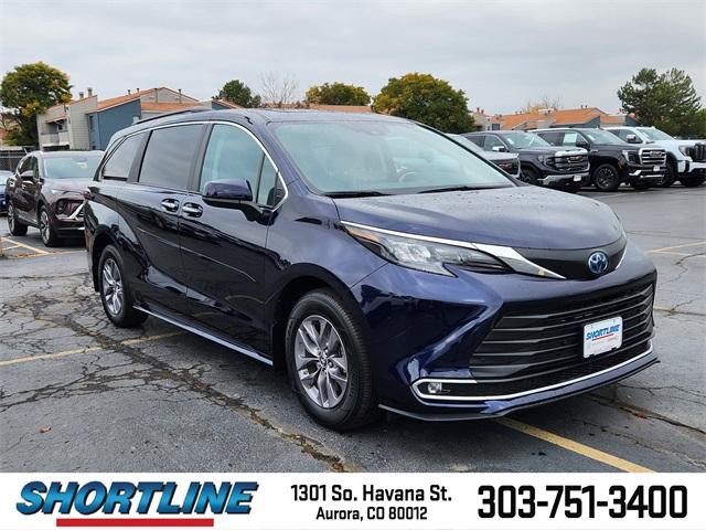 2024 Toyota Sienna Vehicle Photo in AURORA, CO 80012-4011