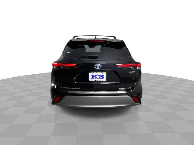 2024 Toyota Highlander Vehicle Photo in GILBERT, AZ 85297-0402
