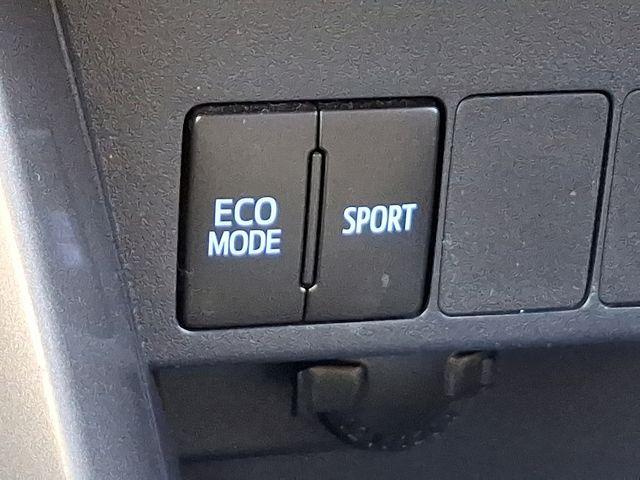 2018 Toyota RAV4 Vehicle Photo in DANBURY, CT 06810-5034